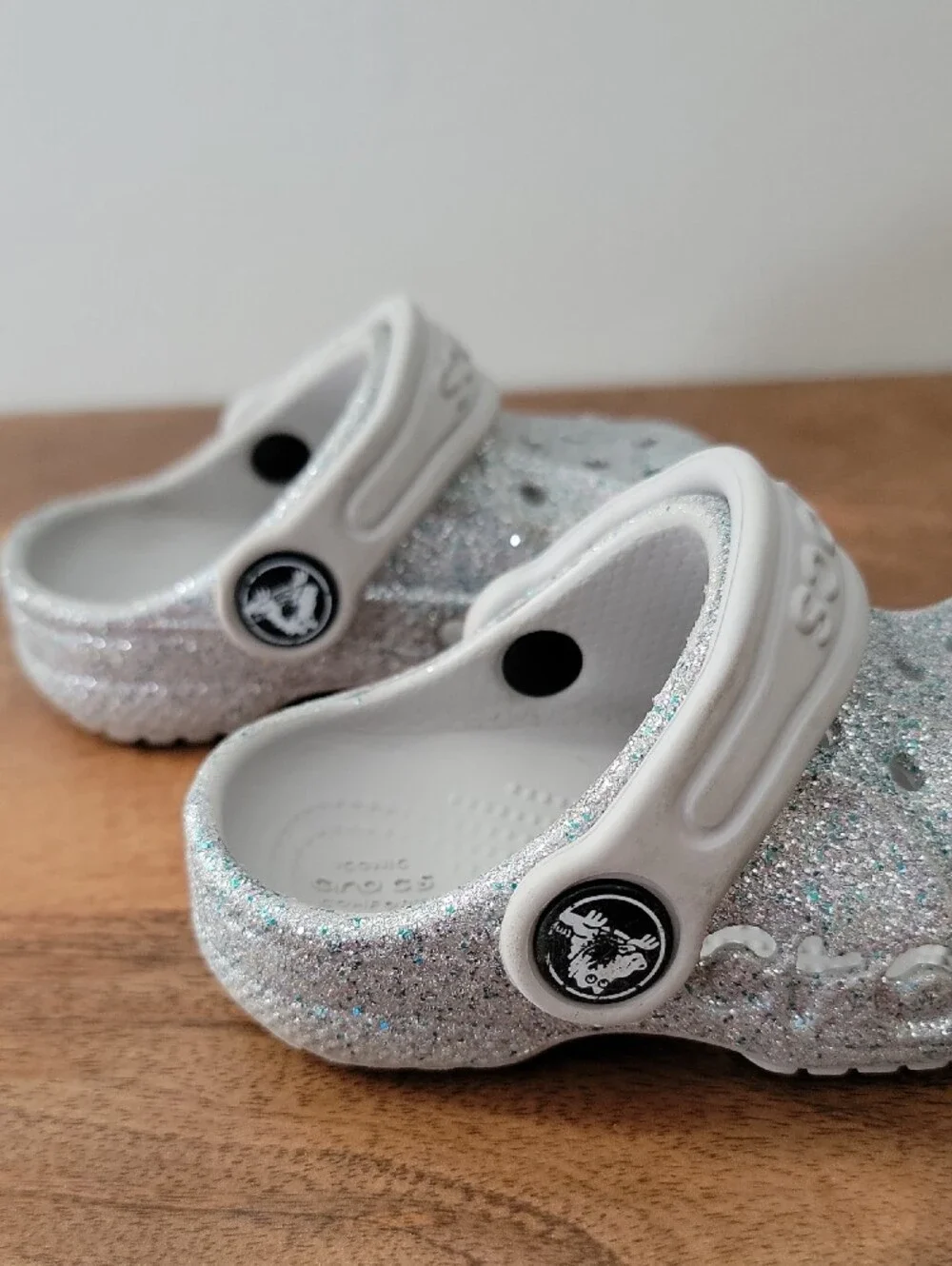 CROCS Kids Glitter Clog in Silver Sparkle